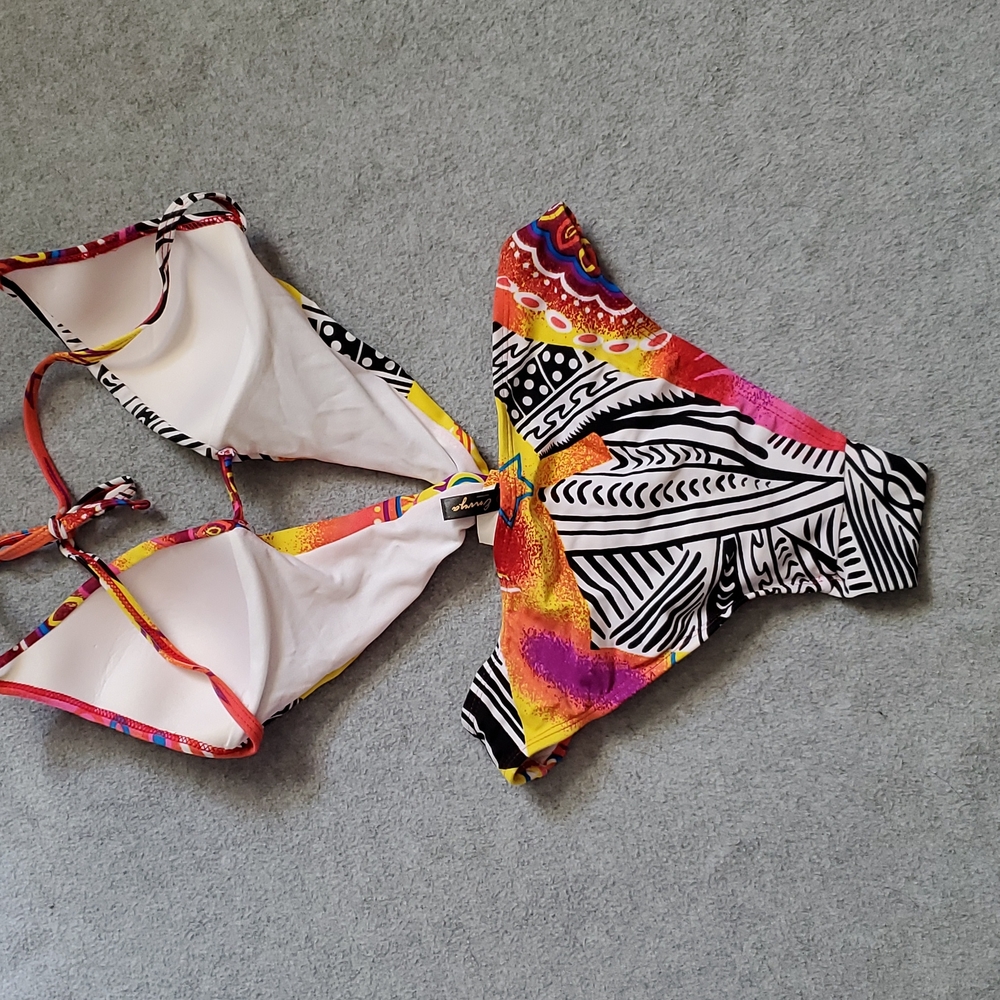Envya Middle Twist Suit - Picture 2 of 3